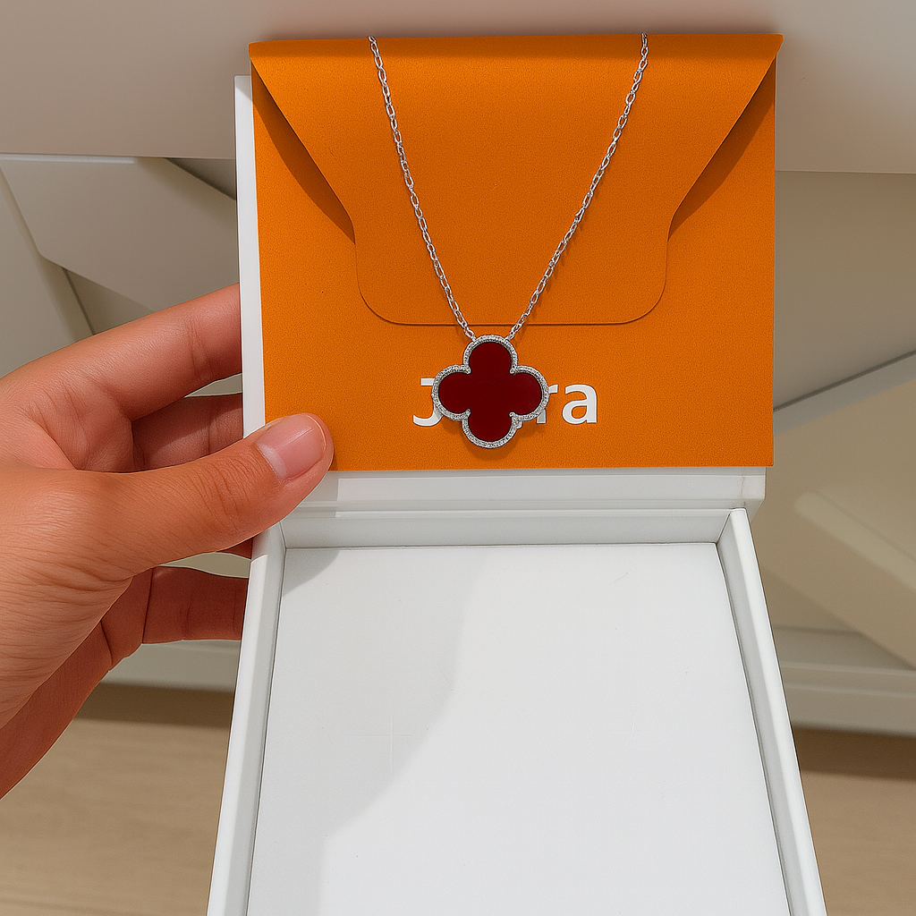 Clover Necklace – Elegance & Luck for Everyday Style